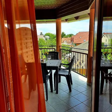 Harmonia Vendeghaz Apartment Balatonalmadi
